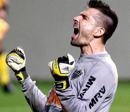 Mesmo com time reserva, Victor será titular contra o Internacional no Beira-Rio