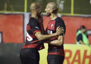 Ney Franco poupa Dinei e faz mistério no Vitória