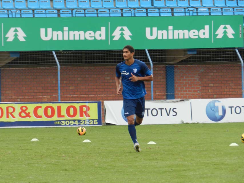 Pablo está confirmado por Geninho na zaga do Avaí