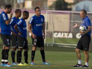 Mano Menezes tem 2 dúvidas no Corinthians para jogo contra Grêmio