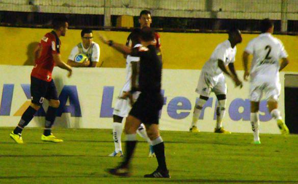Bragantino sentiu a pressão, fez um gol, sofreu o empate e terminou na zona do rebaixamento da Série B