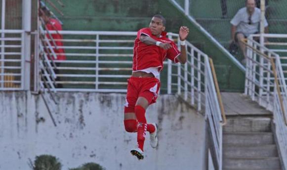 Fernando Karanga marcou o único gol da vitória do Boa Esporte