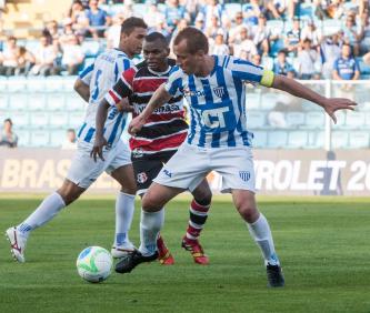 Marquinhos foi o melhor do Avaí. Sofreu e converteu o pênalti que deu a vitória sobre o Santa Cruz