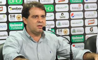 Evandro Leitão abandonou o time para se eleger deputado estadual pelo PDT. Vovô fica mais um ano na Série B.