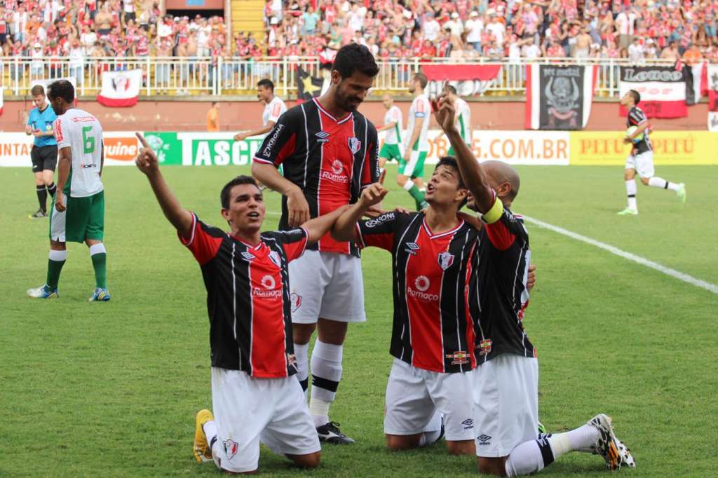 Fernando Viana fez um belo gol no empate do JEC com o Luverdense Fernando Viana fez um belo gol no empate do JEC com o Luverdense