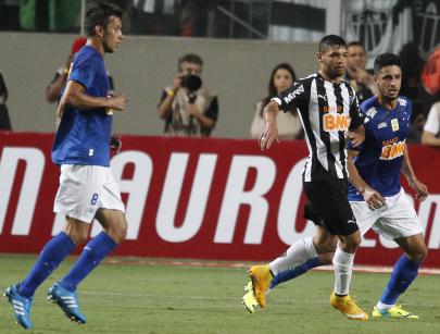 Cruzeiro, campeão brasileiro, vai tentar reverter vantagem de 2 a 0 do rival Atlético