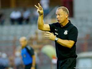 Mano Menezes ironiza acusações de Felipão de manipulação para o Corinthians