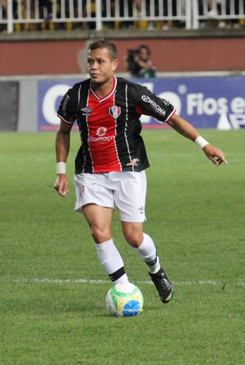 Próximo de título com o Joinville, Everton quer vitória sobre o Oeste para confirmar título da Série B