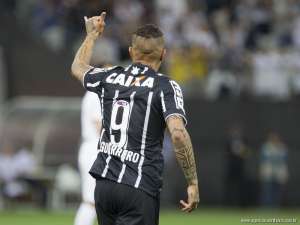 Corinthians promete contrato de 3 anos e deve fazer 