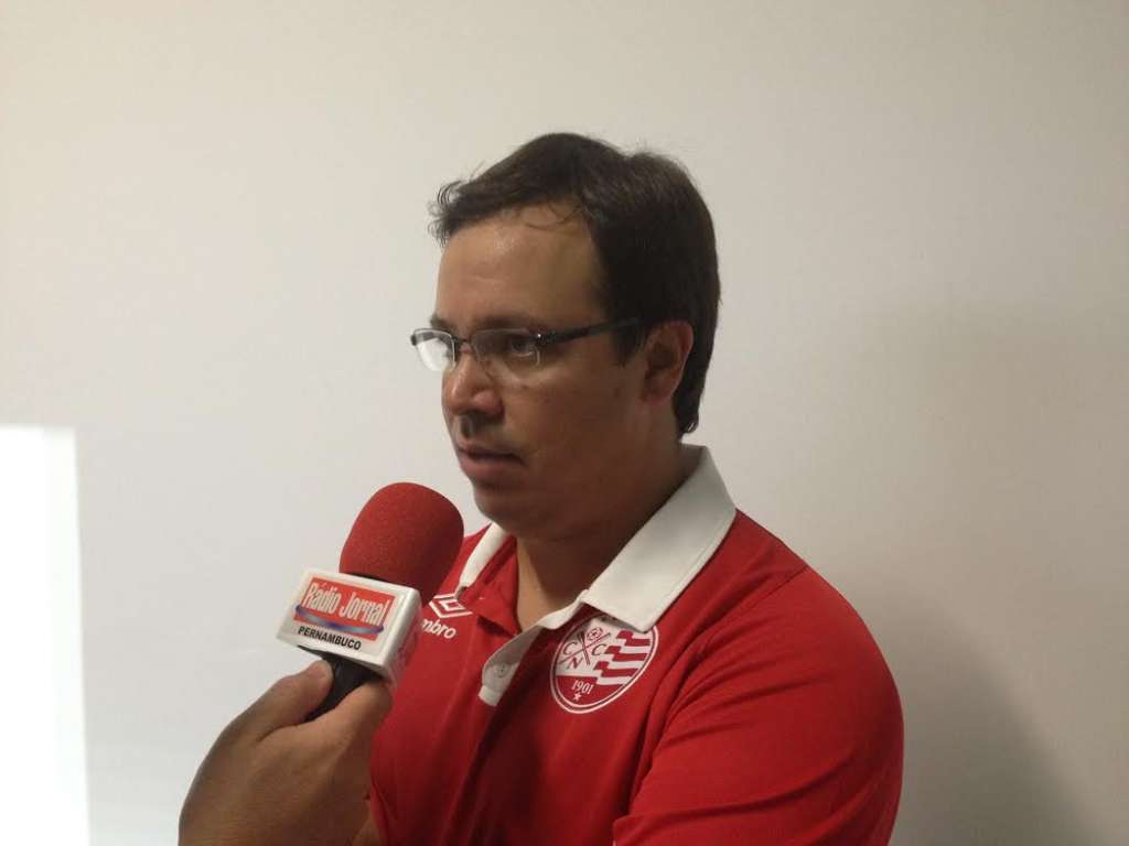 Dado Cavalcanti não recebe salários e ainda pôs dinheiro do bolso no Náutico