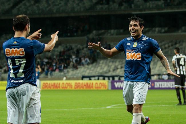 Entrosamento entre Éverton Ribeiro e Ricardo Goulart é um dos pontos altos da Raposa