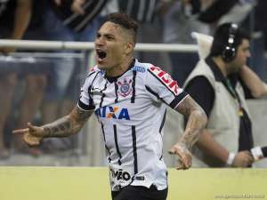 Crise? Corinthians oferece milhões a Guerrero, mas deve 4 meses ao elenco