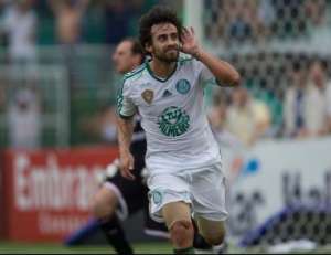 Valdivia não é relacionado e desfalca Palmeiras sábado