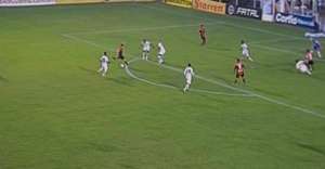 Série B: Após greve, jogadores do Náutico curtem um futvôlei na praia de Boa Viagem