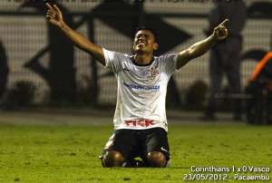 Corinthians e Internacional disputam a contratação do volante Paulinho