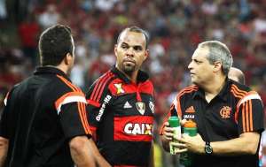 Mesmo recuperado, Alecsandro só volta ao Flamengo em 2015
