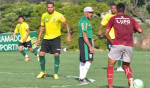 Série B: América-MG deve ter três zagueiros para partida que pode valer o acesso