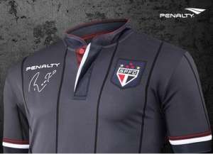 Após polêmica, nova camisa é lançada sem Rogério Ceni