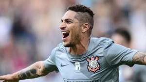 Reunião por Guerrero ainda não define renovação com o Corinthians