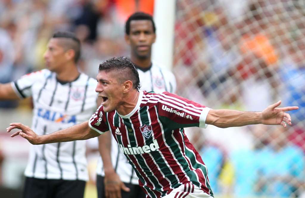 Edson comemora segundo para o Fluminense