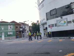 Repórter diz ter sido agredido por PMs na Vila Belmiro