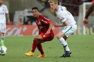 Sem acerto com Flamengo, Nixon pode parar no Grêmio