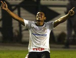Ídolo do Corinthians pode 'dar balão' e fechar com o São Paulo para 2015
