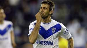Cruzeiro pode desbancar Flamengo e fechar com atacante Lucas Pratto, do Vélez Sarsfield