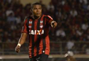 Destaque do Atlético-PR, Marcelo Cirino se despede do clube em rede social