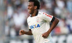 Corinthians ainda acredita em 'vaga direta', diz Gil