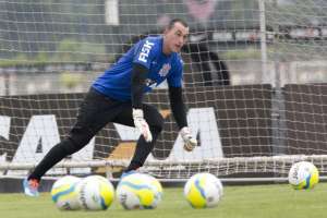 Ponte Preta pode contratar Walter, do Corinthians, para vaga de Roberto