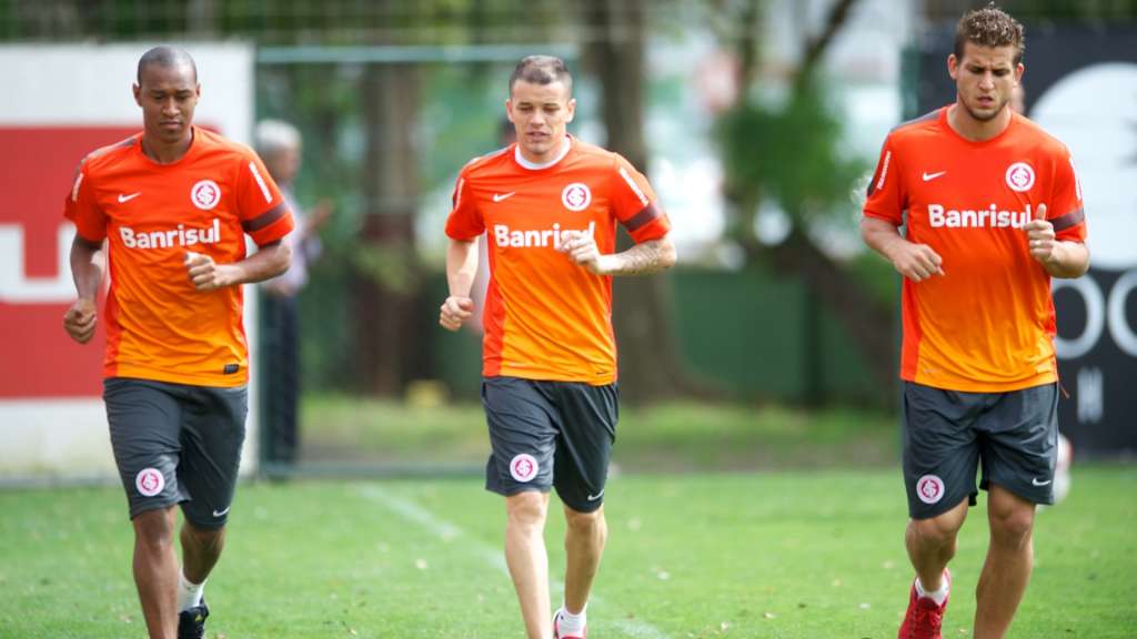 Fabrício e D'Alessandro estão fora contra Figueirense; Rafael Moura é titular