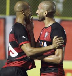 Vitória recebe o Santos e deve ganhar, mas ainda dependerá de tropeço do Palmeiras