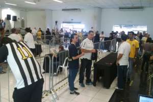 Defeito em urnas eletrônicas atrasa eleição do Santos