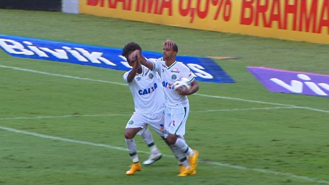 Bruno Rangel diminuiu o placar em cobrança de pênalti