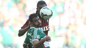 BRASILEIRÃO: Incompetência da dupla Ba-Vi livra o Palmeiras da Série B