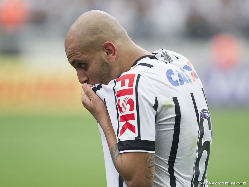 Fábio Santos se destacou pelo Corinthians