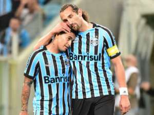 Contrariado, Dudu se despede do Grêmio: 'Queria ficar'