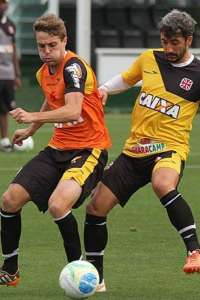 É perseguição? Grêmio deve tirar Douglas e Maxi Rodriguez do Vasco