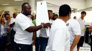 Após fiasco, Santos se diz pronto para eleger presidente
