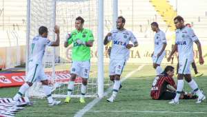 Corinthians vence corrida com Cruzeiro e acerta com Danilo, da Chapecoense