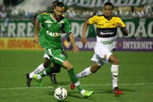 Guerrero de saída? Corinthians encaminha acerto com Leandro, da Chapecoense