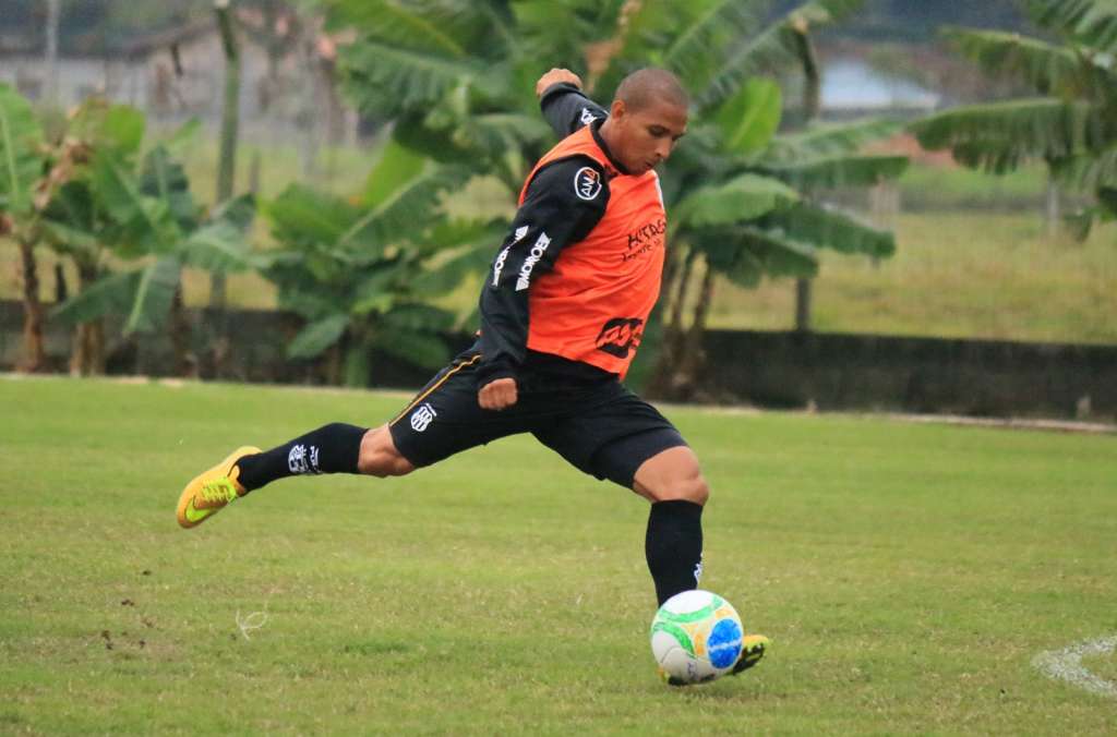 Rafael Costa já é uma das principais baixas da Ponte Preta para 2015