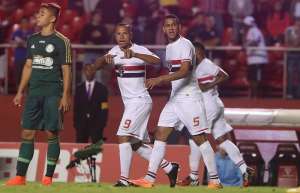 São Paulo impõe teto salarial de R$ 300 mil para futebol