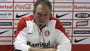 Oswaldo de Oliveira é favorito, mas Abel Braga ganha força no Palmeiras