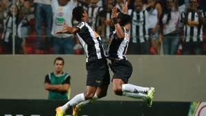 Campeão da Libertadores com Atlético-MG, Jô, sonha em jogar no Corinthians