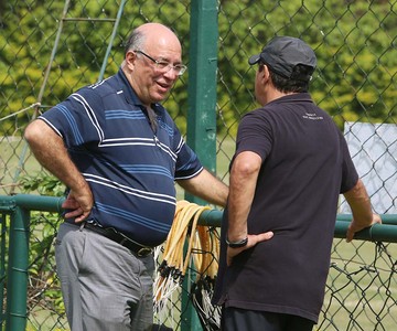 Muricy Ramalho e Ataíde Gil Guerreiro conversam durante treino do São Paulo 