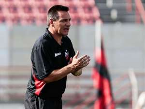 Vasco apresenta Doriva como novo técnico à tarde
