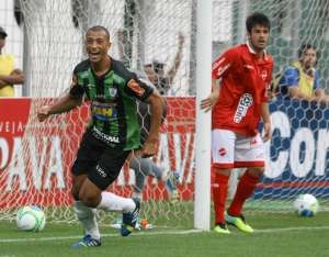 Sonhando com Fred e Conca, Palmeiras oficializa acerto com Vitor Hugo, do América-MG