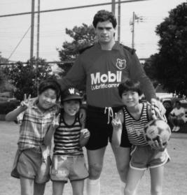 Silvio Roberto Marola tomou um gol do meio campo